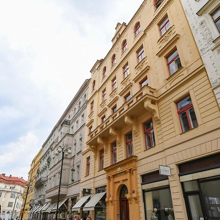 Stunning Charles Bridge Apartment Praha Bagian luar foto