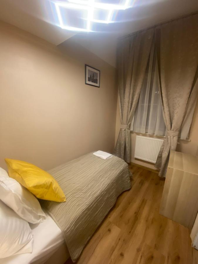 Stunning Charles Bridge Apartment Praha Bagian luar foto