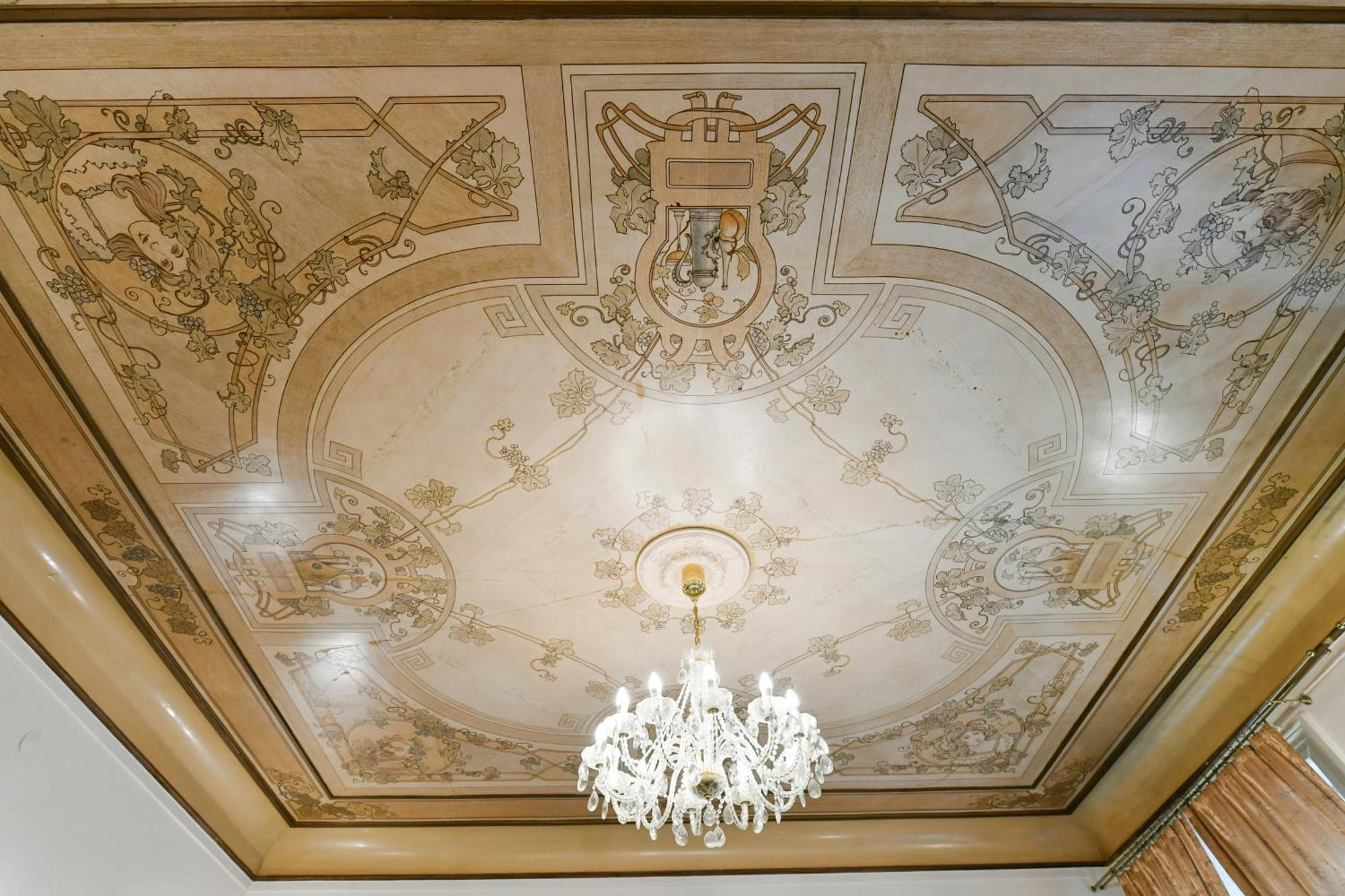 Stunning Charles Bridge Apartment Praha Bagian luar foto